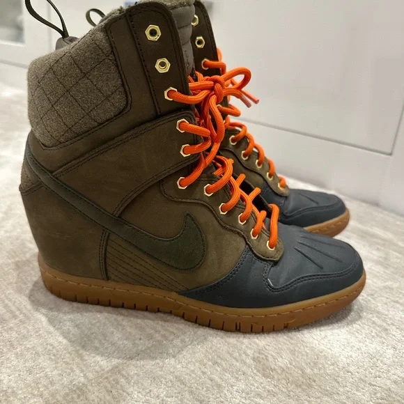 Nike Women's Lace-Up Boots in Olive and Orange - Picture 9 of 10